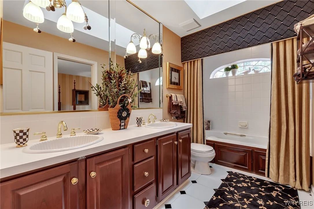 163 Roxbury Park, Amherst, New York 14051, Amherst, New York 14051, 4 Bedrooms Bedrooms, 14 Rooms Rooms,2 BathroomsBathrooms,Residential,For Sale,163 Roxbury Park, Amherst, New York 14051,B1610771