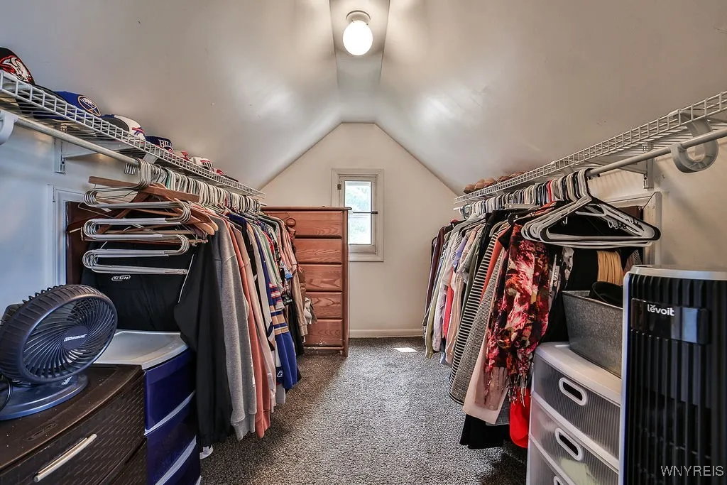 Walk in closet