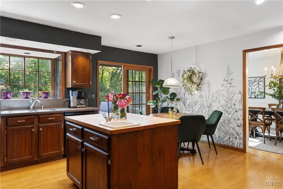 8178 Old Sunridge Drive, Manlius, New York 13104, Manlius, New York 13104, 4 Bedrooms Bedrooms, 11 Rooms Rooms,2 BathroomsBathrooms,Residential,Closed,8178 Old Sunridge Drive, Manlius, New York 13104,S1602425