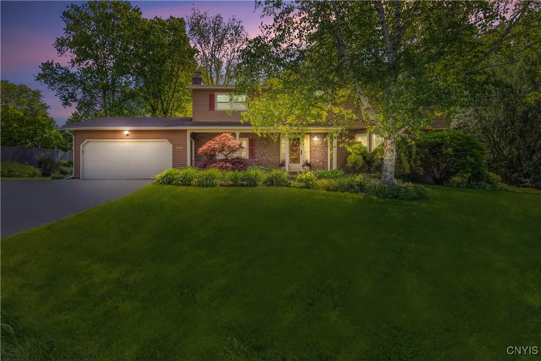 8178 Old Sunridge Drive, Manlius, New York 13104, Manlius, New York 13104, 4 Bedrooms Bedrooms, 11 Rooms Rooms,2 BathroomsBathrooms,Residential,Closed,8178 Old Sunridge Drive, Manlius, New York 13104,S1602425