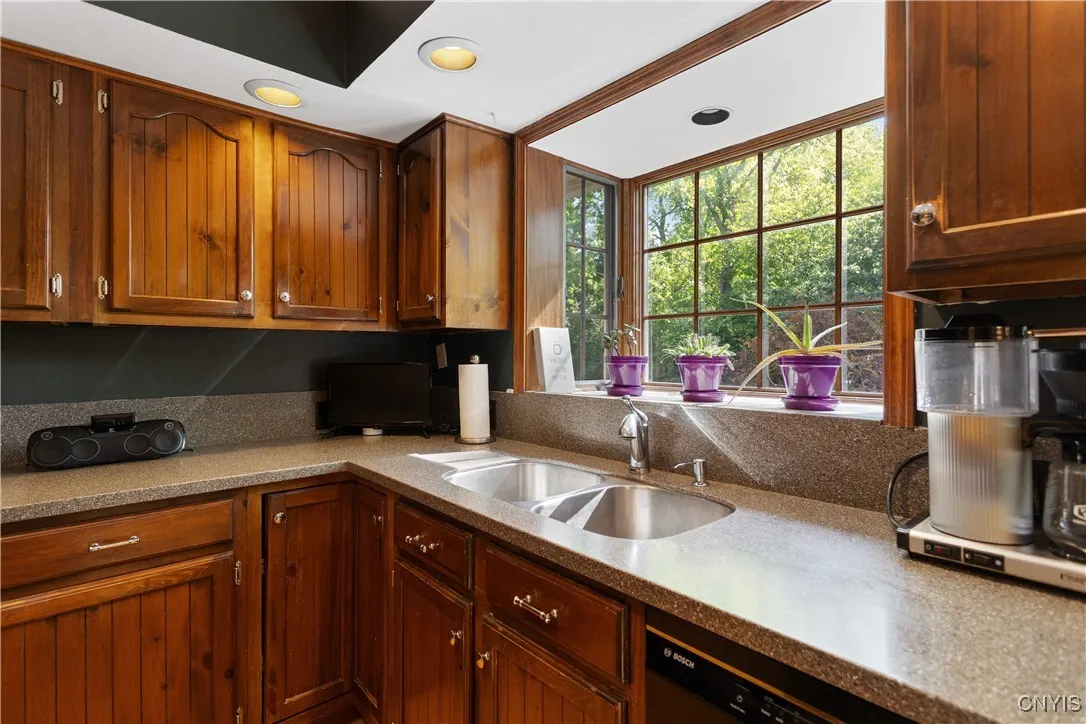 8178 Old Sunridge Drive, Manlius, New York 13104, Manlius, New York 13104, 4 Bedrooms Bedrooms, 11 Rooms Rooms,2 BathroomsBathrooms,Residential,Closed,8178 Old Sunridge Drive, Manlius, New York 13104,S1602425