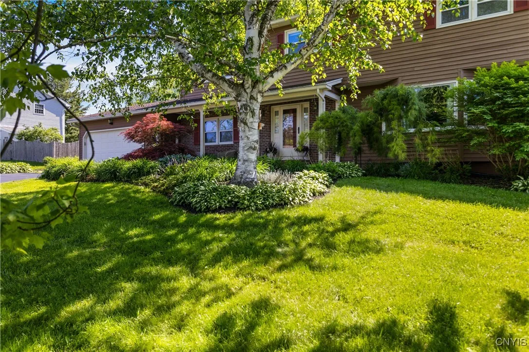 8178 Old Sunridge Drive, Manlius, New York 13104, Manlius, New York 13104, 4 Bedrooms Bedrooms, 11 Rooms Rooms,2 BathroomsBathrooms,Residential,Closed,8178 Old Sunridge Drive, Manlius, New York 13104,S1602425
