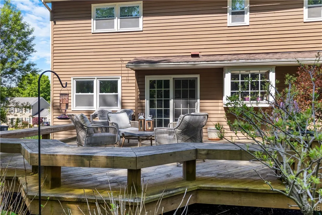 8178 Old Sunridge Drive, Manlius, New York 13104, Manlius, New York 13104, 4 Bedrooms Bedrooms, 11 Rooms Rooms,2 BathroomsBathrooms,Residential,Closed,8178 Old Sunridge Drive, Manlius, New York 13104,S1602425