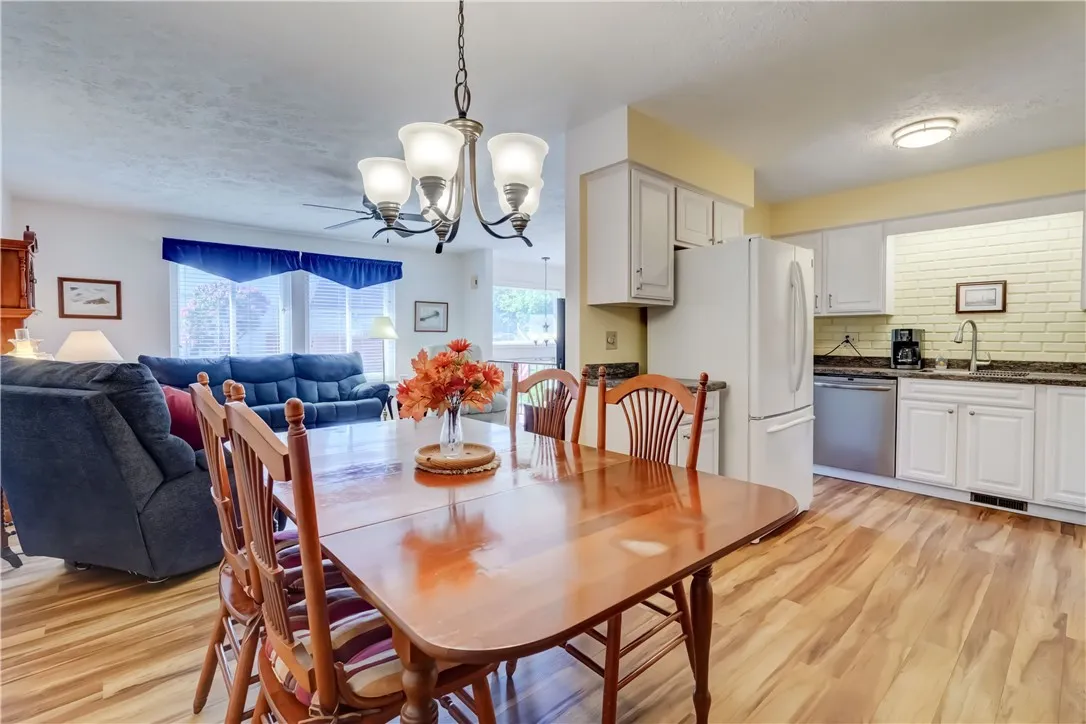 Convenient kitchen/dining space.