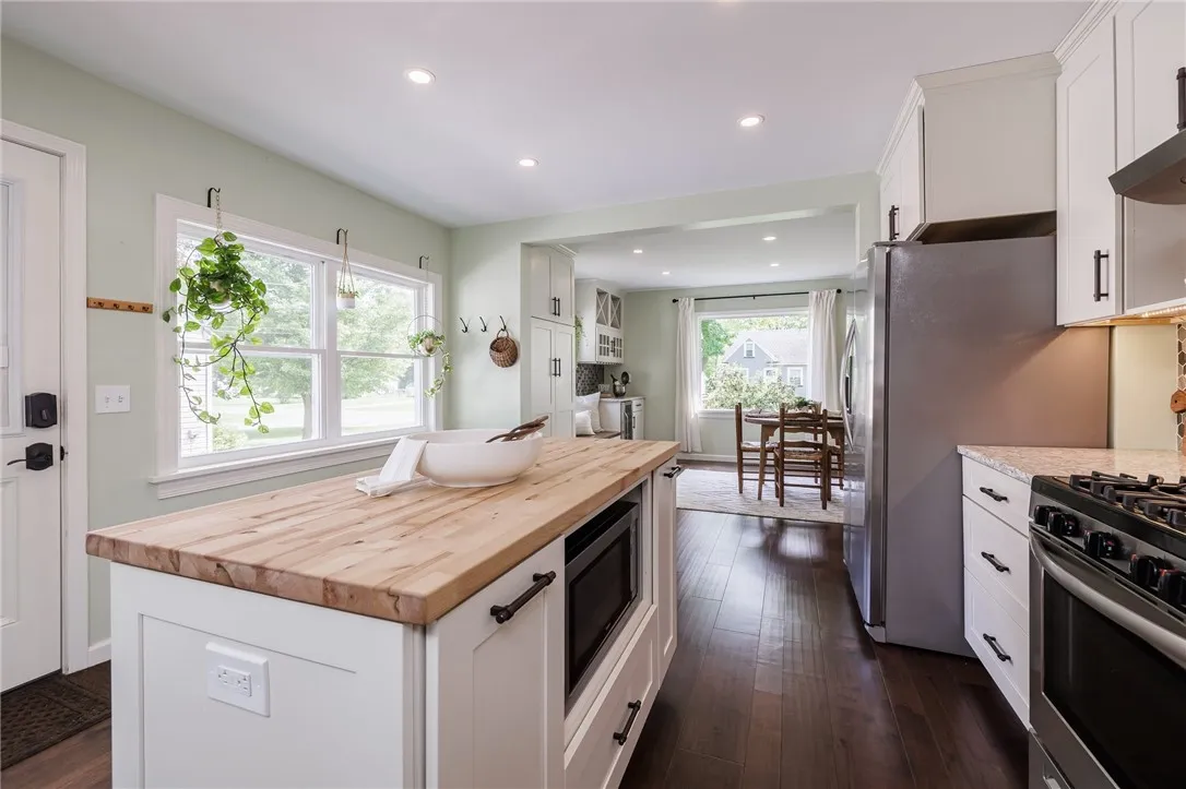 85 Varian Lane, Gates, New York 14624, Gates, New York 14624, 4 Bedrooms Bedrooms, 7 Rooms Rooms,2 BathroomsBathrooms,Residential,Closed,85 Varian Lane, Gates, New York 14624,R1609585