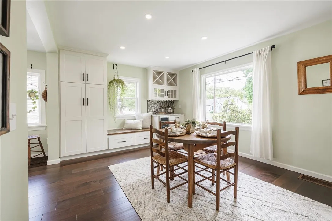 85 Varian Lane, Gates, New York 14624, Gates, New York 14624, 4 Bedrooms Bedrooms, 7 Rooms Rooms,2 BathroomsBathrooms,Residential,Closed,85 Varian Lane, Gates, New York 14624,R1609585