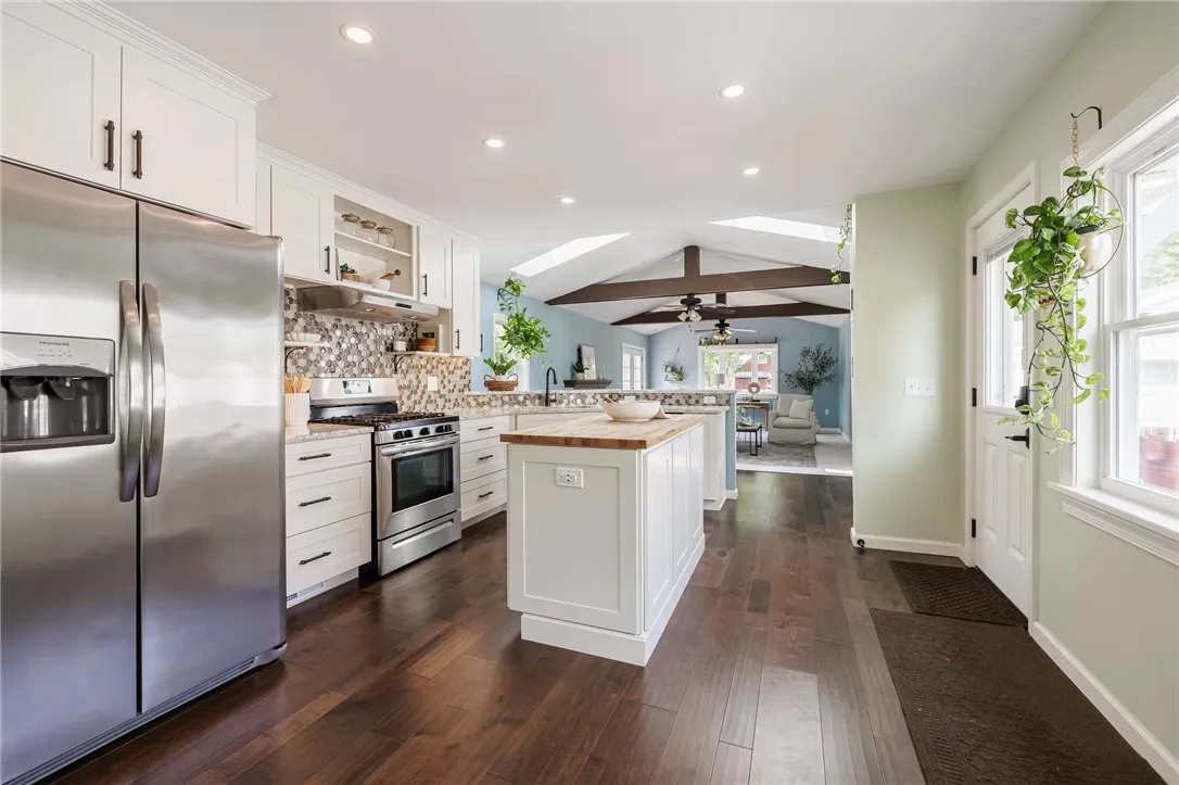 85 Varian Lane, Gates, New York 14624, Gates, New York 14624, 4 Bedrooms Bedrooms, 7 Rooms Rooms,2 BathroomsBathrooms,Residential,Closed,85 Varian Lane, Gates, New York 14624,R1609585