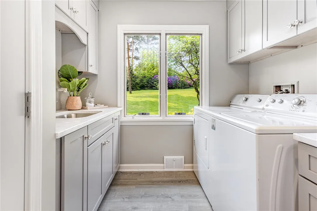 16 Landsdowne Lane, Pittsford, New York 14618, Pittsford, New York 14618, 4 Bedrooms Bedrooms, 14 Rooms Rooms,2 BathroomsBathrooms,Residential,Closed,16 Landsdowne Lane, Pittsford, New York 14618,R1612091