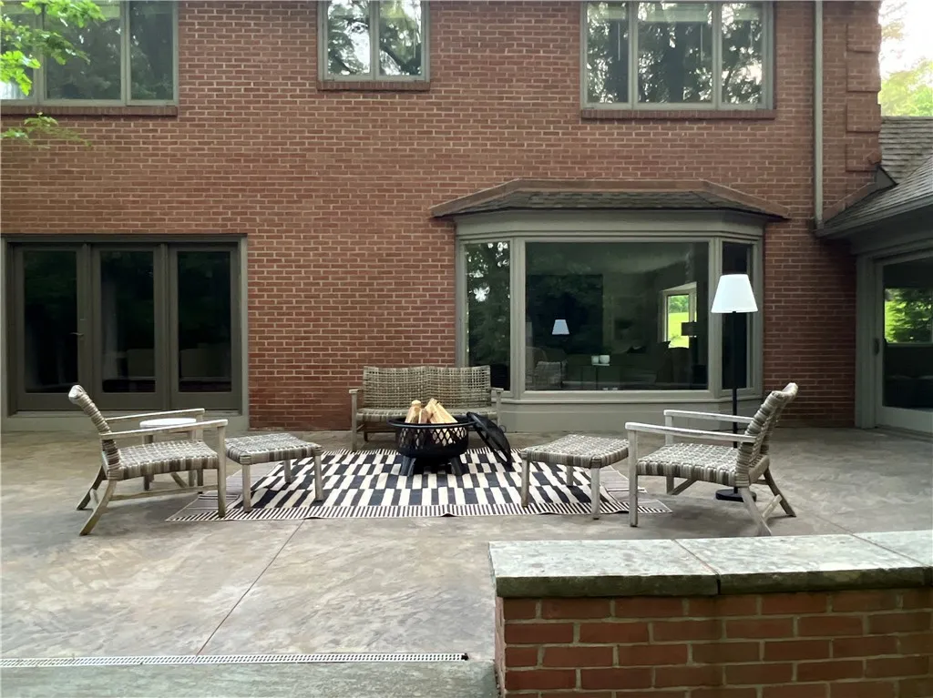 16 Landsdowne Lane, Pittsford, New York 14618, Pittsford, New York 14618, 4 Bedrooms Bedrooms, 14 Rooms Rooms,2 BathroomsBathrooms,Residential,Closed,16 Landsdowne Lane, Pittsford, New York 14618,R1612091