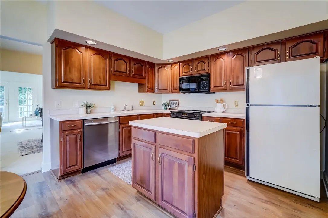 7 Hampshire Lane, Mendon, New York 14506, Mendon, New York 14506, 3 Bedrooms Bedrooms, 8 Rooms Rooms,2 BathroomsBathrooms,Residential,Closed,7 Hampshire Lane, Mendon, New York 14506,R1609652