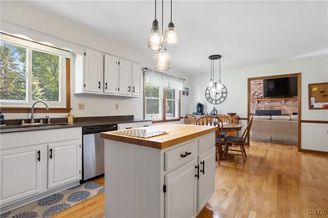 3 Landgrove Drive, Manlius, New York 13066, Manlius, New York 13066, 4 Bedrooms Bedrooms, 9 Rooms Rooms,2 BathroomsBathrooms,Residential,Closed,3 Landgrove Drive, Manlius, New York 13066,S1611828