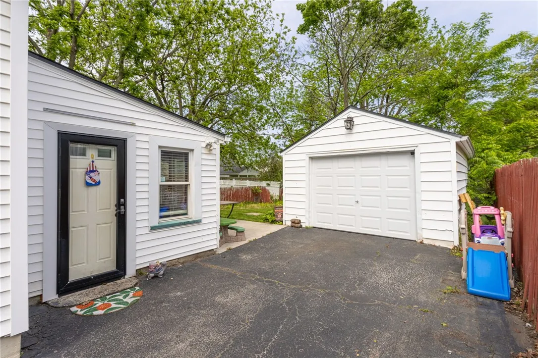 241 Lake Breeze Road, Greece, New York 14616, Greece, New York 14616, 3 Bedrooms Bedrooms, 6 Rooms Rooms,1 BathroomBathrooms,Residential,Closed,241 Lake Breeze Road, Greece, New York 14616,R1611522