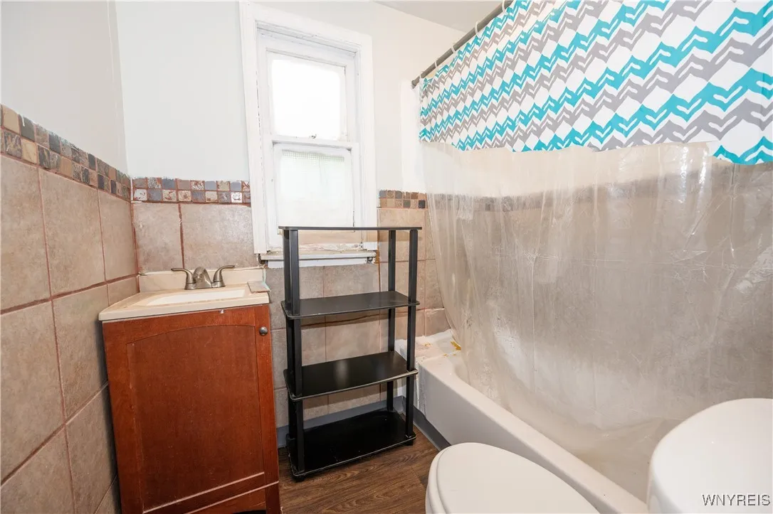 58 Bird Avenue, Buffalo, New York 14213, Buffalo, New York 14213, 5 Bedrooms Bedrooms, ,2 BathroomsBathrooms,Residential,For Sale,58 Bird Avenue, Buffalo, New York 14213,B1611490