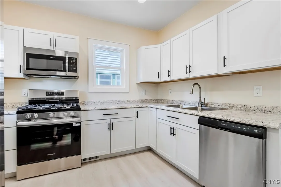 1915 Bradford Avenue, Utica, New York 13501, Utica, New York 13501, 4 Bedrooms Bedrooms, 8 Rooms Rooms,1 BathroomBathrooms,Residential,Closed,1915 Bradford Avenue, Utica, New York 13501,S1612147