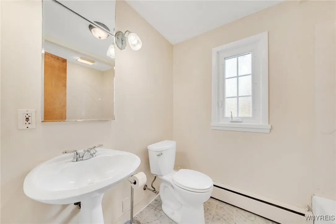 430 Getzville Road, Amherst, New York 14226, Amherst, New York 14226, 4 Bedrooms Bedrooms, 6 Rooms Rooms,2 BathroomsBathrooms,Residential,Closed,430 Getzville Road, Amherst, New York 14226,B1611401