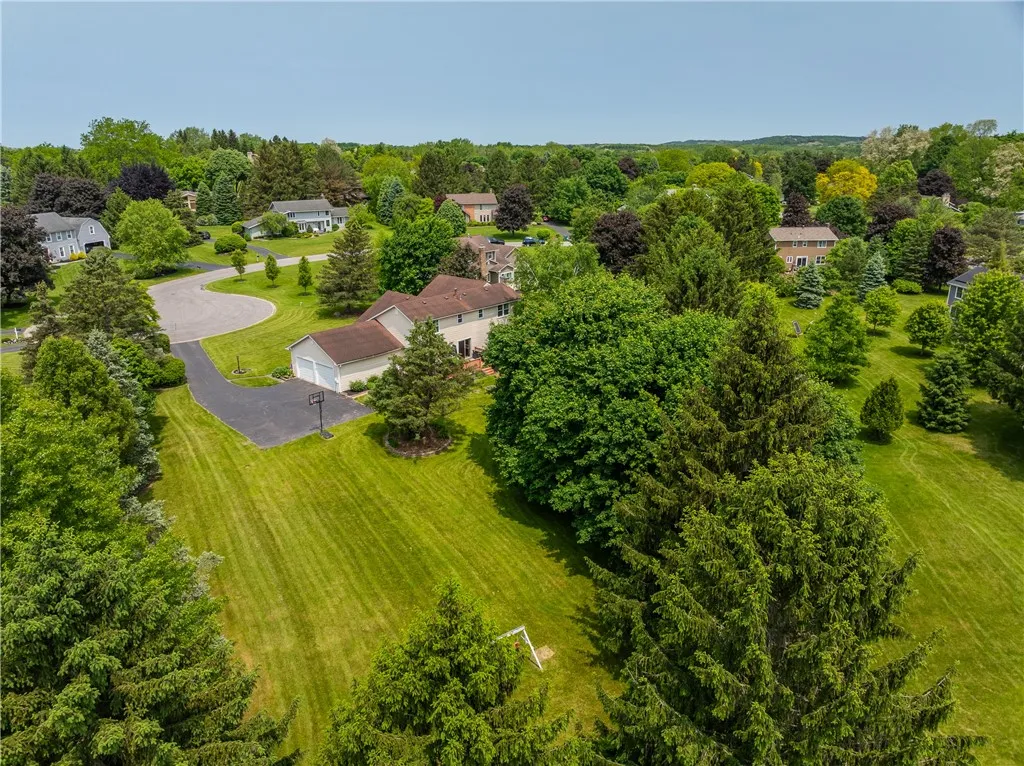 6 Barben Circle, Mendon, New York 14506, Mendon, New York 14506, 4 Bedrooms Bedrooms, 12 Rooms Rooms,2 BathroomsBathrooms,Residential,Closed,6 Barben Circle, Mendon, New York 14506,R1611598
