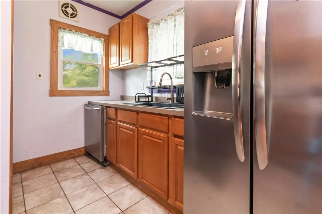 206 Dearcop Drive, Gates, New York 14624, Gates, New York 14624, 4 Bedrooms Bedrooms, 6 Rooms Rooms,2 BathroomsBathrooms,Residential,Closed,206 Dearcop Drive, Gates, New York 14624,R1608980