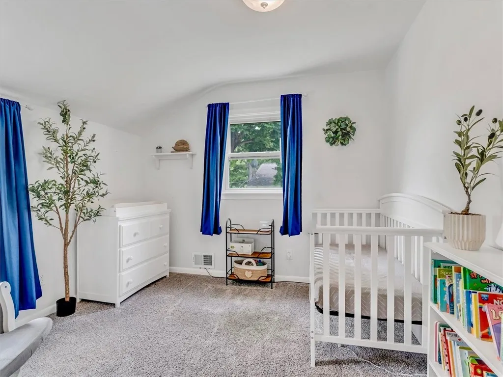 2nd bedroom