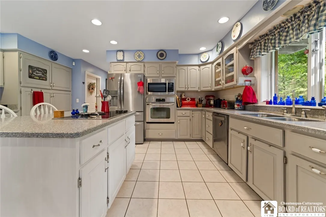 10348 Chestnut Road, Pomfret, New York 14048, Pomfret, New York 14048, 4 Bedrooms Bedrooms, 13 Rooms Rooms,2 BathroomsBathrooms,Residential,For Sale,10348 Chestnut Road, Pomfret, New York 14048,R1612099