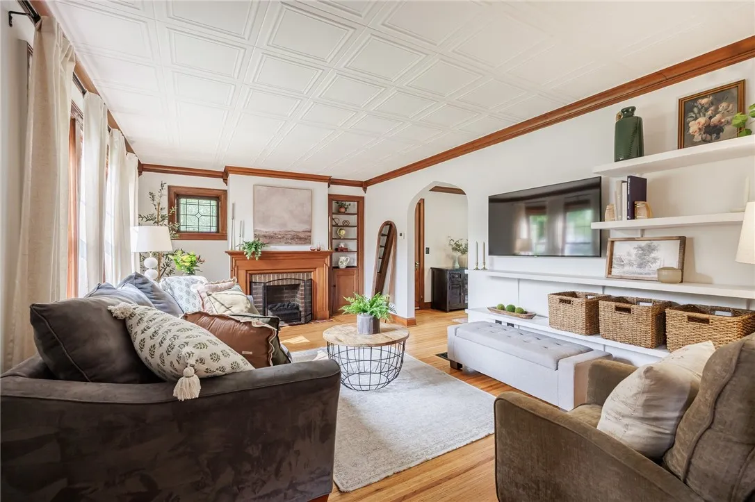 210 Carling Road, Rochester, New York 14610, Rochester, New York 14610, 3 Bedrooms Bedrooms, 7 Rooms Rooms,1 BathroomBathrooms,Residential,Closed,210 Carling Road, Rochester, New York 14610,R1610011