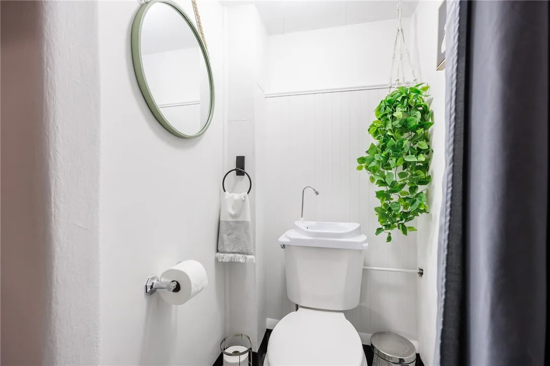 210 Carling Road, Rochester, New York 14610, Rochester, New York 14610, 3 Bedrooms Bedrooms, 7 Rooms Rooms,1 BathroomBathrooms,Residential,Closed,210 Carling Road, Rochester, New York 14610,R1610011