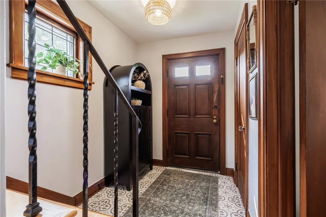 210 Carling Road, Rochester, New York 14610, Rochester, New York 14610, 3 Bedrooms Bedrooms, 7 Rooms Rooms,1 BathroomBathrooms,Residential,Closed,210 Carling Road, Rochester, New York 14610,R1610011