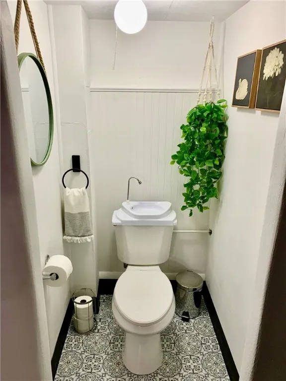 210 Carling Road, Rochester, New York 14610, Rochester, New York 14610, 3 Bedrooms Bedrooms, 7 Rooms Rooms,1 BathroomBathrooms,Residential,Closed,210 Carling Road, Rochester, New York 14610,R1610011