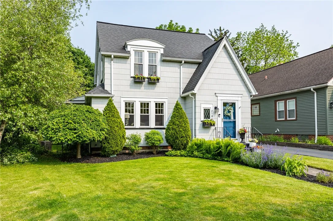 210 Carling Road, Rochester, New York 14610, Rochester, New York 14610, 3 Bedrooms Bedrooms, 7 Rooms Rooms,1 BathroomBathrooms,Residential,Closed,210 Carling Road, Rochester, New York 14610,R1610011