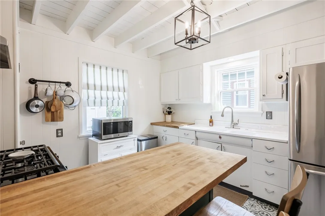 210 Carling Road, Rochester, New York 14610, Rochester, New York 14610, 3 Bedrooms Bedrooms, 7 Rooms Rooms,1 BathroomBathrooms,Residential,Closed,210 Carling Road, Rochester, New York 14610,R1610011