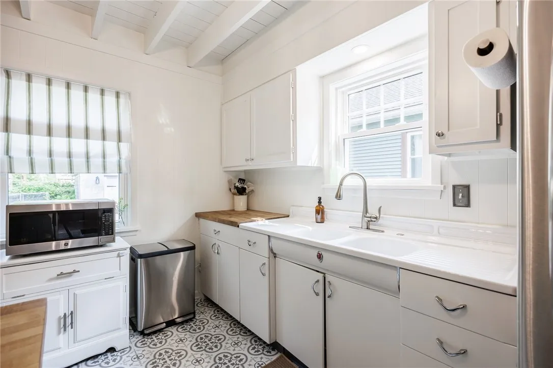 210 Carling Road, Rochester, New York 14610, Rochester, New York 14610, 3 Bedrooms Bedrooms, 7 Rooms Rooms,1 BathroomBathrooms,Residential,Closed,210 Carling Road, Rochester, New York 14610,R1610011
