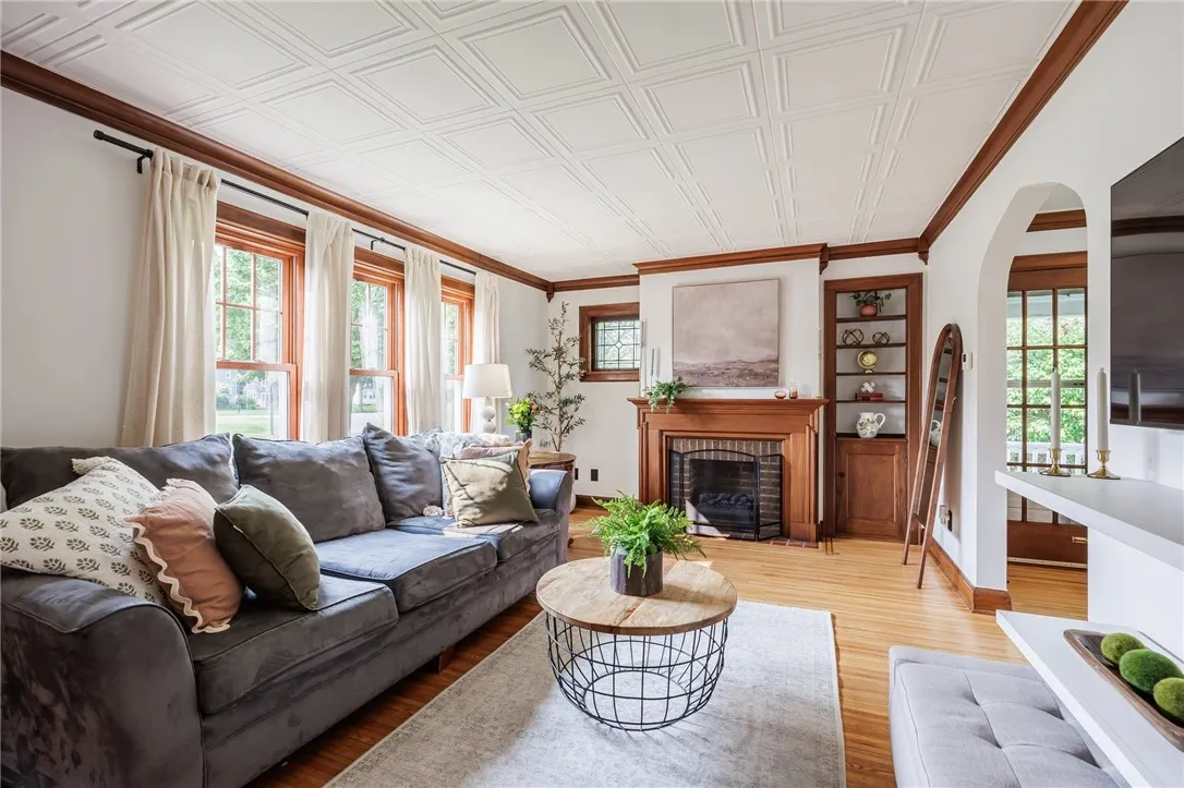 210 Carling Road, Rochester, New York 14610, Rochester, New York 14610, 3 Bedrooms Bedrooms, 7 Rooms Rooms,1 BathroomBathrooms,Residential,Closed,210 Carling Road, Rochester, New York 14610,R1610011