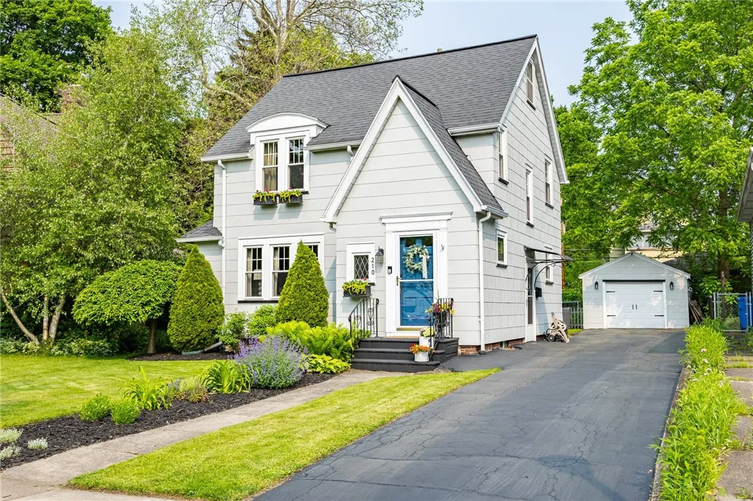 210 Carling Road, Rochester, New York 14610, Rochester, New York 14610, 3 Bedrooms Bedrooms, 7 Rooms Rooms,1 BathroomBathrooms,Residential,Closed,210 Carling Road, Rochester, New York 14610,R1610011