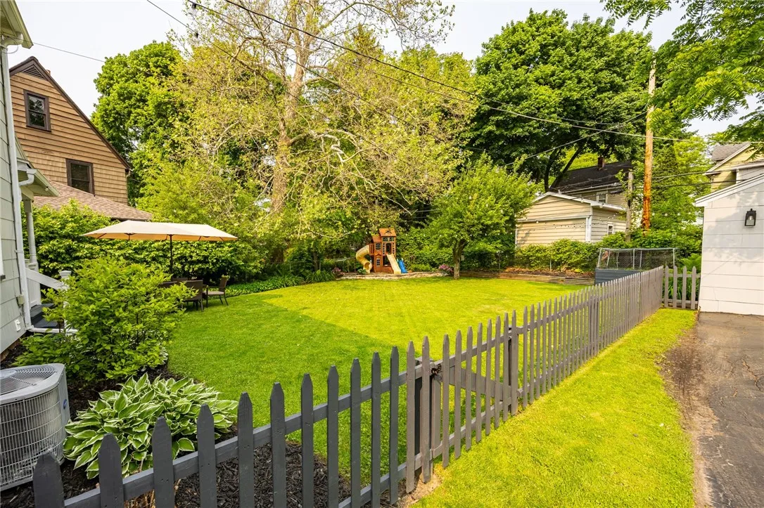 210 Carling Road, Rochester, New York 14610, Rochester, New York 14610, 3 Bedrooms Bedrooms, 7 Rooms Rooms,1 BathroomBathrooms,Residential,Closed,210 Carling Road, Rochester, New York 14610,R1610011