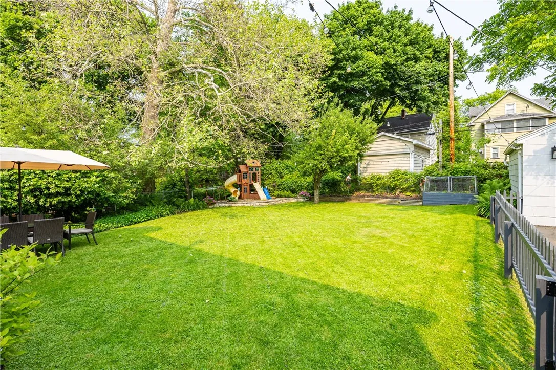 210 Carling Road, Rochester, New York 14610, Rochester, New York 14610, 3 Bedrooms Bedrooms, 7 Rooms Rooms,1 BathroomBathrooms,Residential,Closed,210 Carling Road, Rochester, New York 14610,R1610011