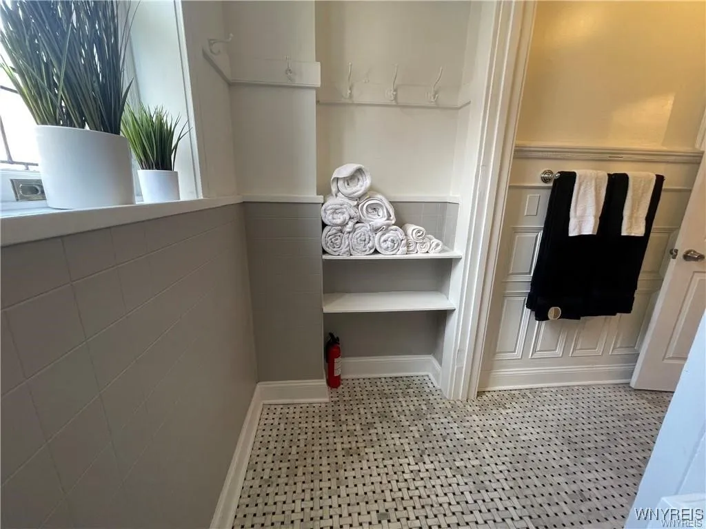 1115 Delaware Avenue Lower, Buffalo, New York 1420, Buffalo, New York 14209, 4 Bedrooms Bedrooms, 8 Rooms Rooms,2 BathroomsBathrooms,Residential Lease,Closed,1115 Delaware Avenue Lower, Buffalo, New York 1420,B1612311