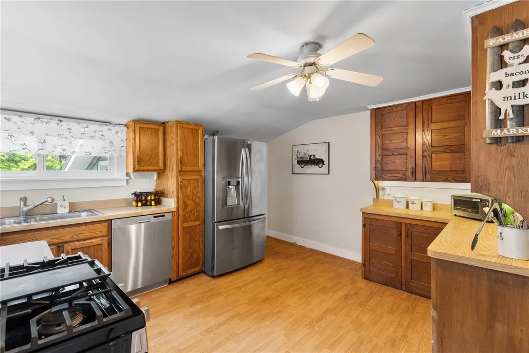 Nice sized kitchen.