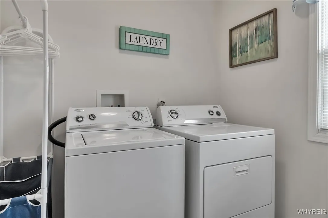 2781 Thornwoods Drive, Wheatfield, New York 14304, Wheatfield, New York 14304, 3 Bedrooms Bedrooms, 10 Rooms Rooms,2 BathroomsBathrooms,Residential,Closed,2781 Thornwoods Drive, Wheatfield, New York 14304,B1612305