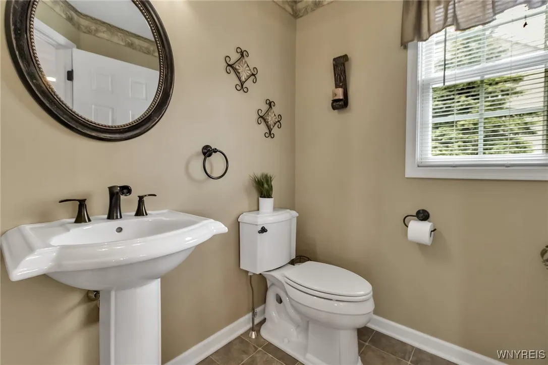 2781 Thornwoods Drive, Wheatfield, New York 14304, Wheatfield, New York 14304, 3 Bedrooms Bedrooms, 10 Rooms Rooms,2 BathroomsBathrooms,Residential,Closed,2781 Thornwoods Drive, Wheatfield, New York 14304,B1612305