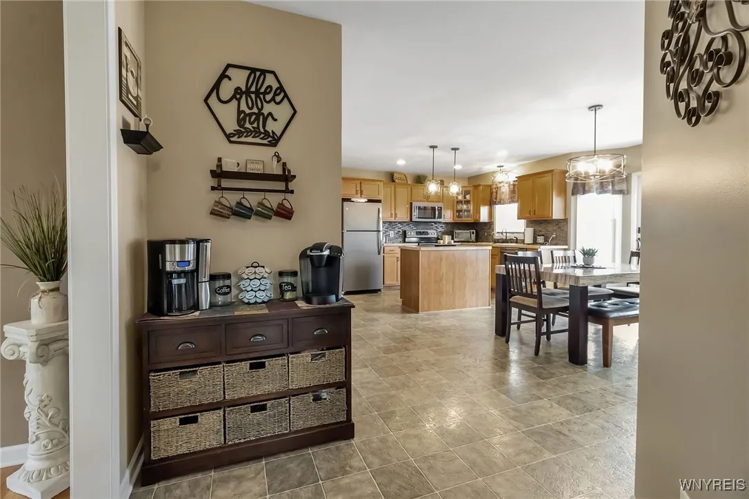 2781 Thornwoods Drive, Wheatfield, New York 14304, Wheatfield, New York 14304, 3 Bedrooms Bedrooms, 10 Rooms Rooms,2 BathroomsBathrooms,Residential,Closed,2781 Thornwoods Drive, Wheatfield, New York 14304,B1612305