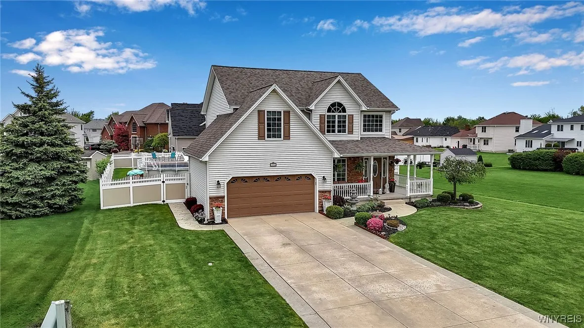 2781 Thornwoods Drive, Wheatfield, New York 14304, Wheatfield, New York 14304, 3 Bedrooms Bedrooms, 10 Rooms Rooms,2 BathroomsBathrooms,Residential,Closed,2781 Thornwoods Drive, Wheatfield, New York 14304,B1612305
