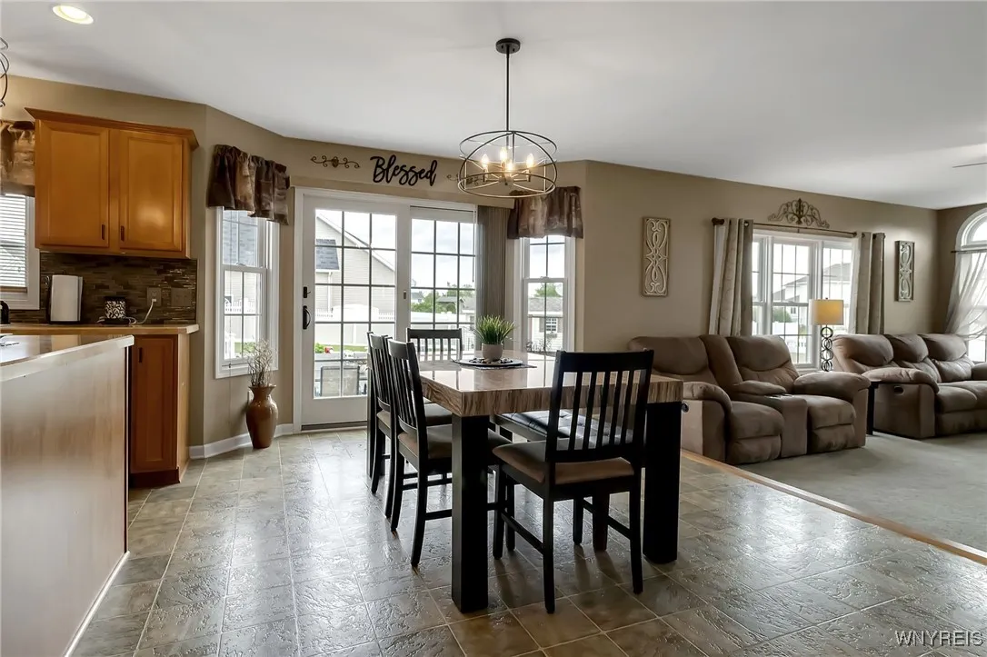 2781 Thornwoods Drive, Wheatfield, New York 14304, Wheatfield, New York 14304, 3 Bedrooms Bedrooms, 10 Rooms Rooms,2 BathroomsBathrooms,Residential,Closed,2781 Thornwoods Drive, Wheatfield, New York 14304,B1612305