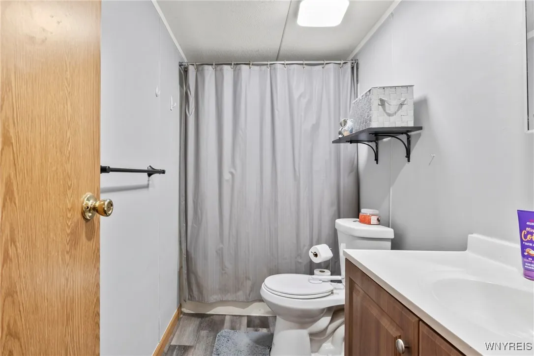 909 Hollywood Dr, Lockport-town, New York 14094, Lockport Town, New York 14094, 3 Bedrooms Bedrooms, 8 Rooms Rooms,2 BathroomsBathrooms,Residential,Closed,909 Hollywood Dr, Lockport-town, New York 14094,0,B1612299