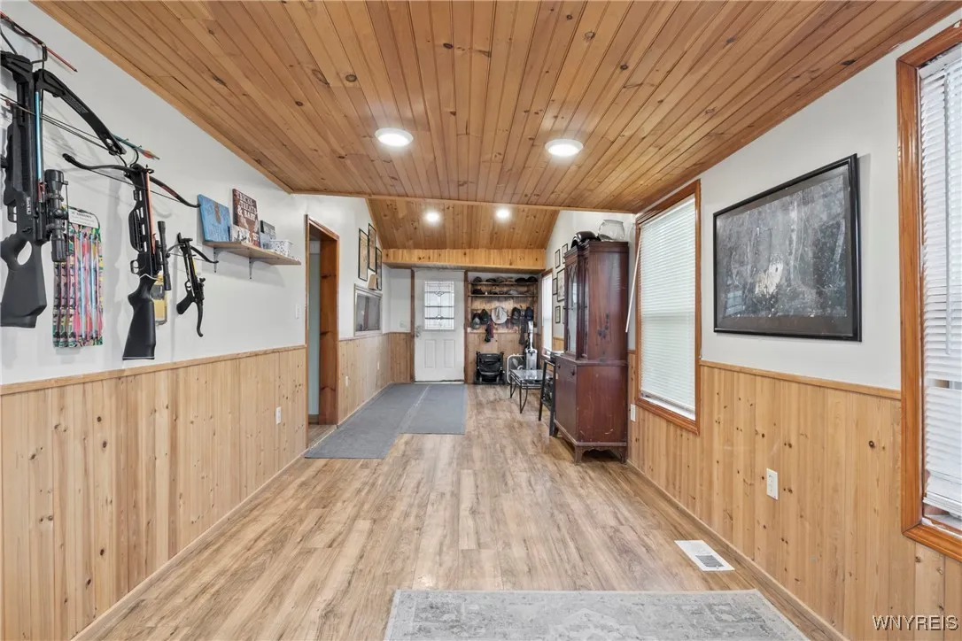 909 Hollywood Dr, Lockport-town, New York 14094, Lockport Town, New York 14094, 3 Bedrooms Bedrooms, 8 Rooms Rooms,2 BathroomsBathrooms,Residential,Closed,909 Hollywood Dr, Lockport-town, New York 14094,0,B1612299