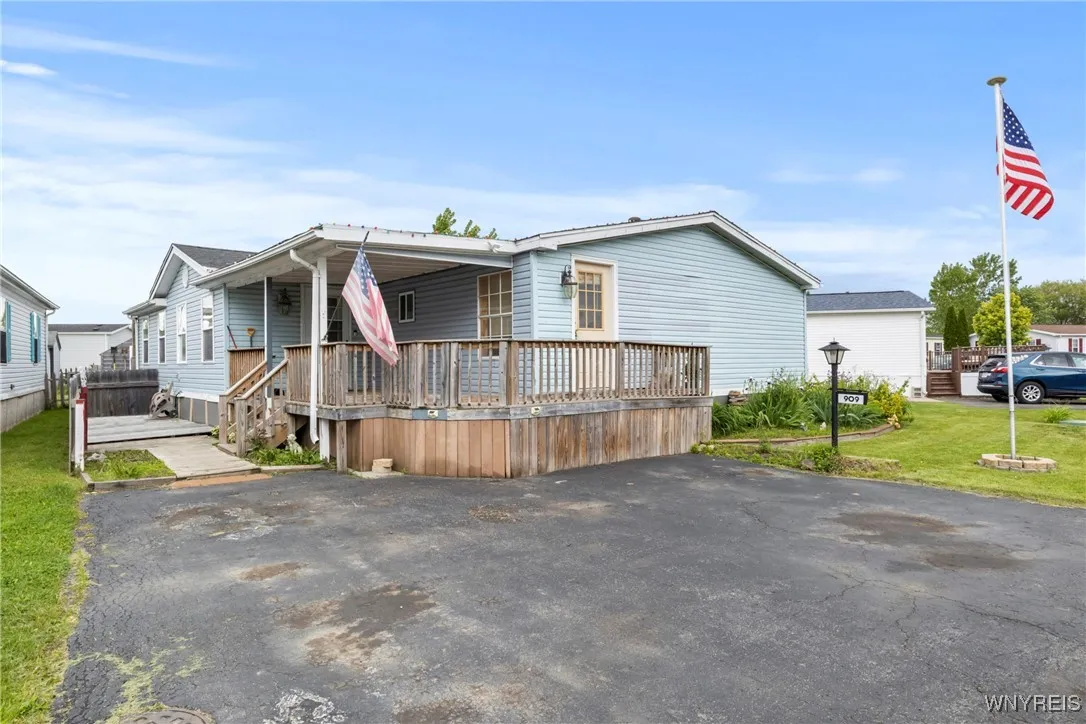 909 Hollywood Dr, Lockport-town, New York 14094, Lockport Town, New York 14094, 3 Bedrooms Bedrooms, 8 Rooms Rooms,2 BathroomsBathrooms,Residential,Closed,909 Hollywood Dr, Lockport-town, New York 14094,0,B1612299