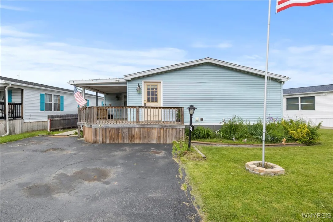 909 Hollywood Dr, Lockport-town, New York 14094, Lockport Town, New York 14094, 3 Bedrooms Bedrooms, 8 Rooms Rooms,2 BathroomsBathrooms,Residential,Closed,909 Hollywood Dr, Lockport-town, New York 14094,0,B1612299