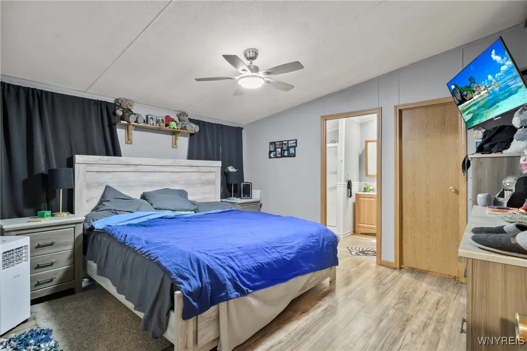 909 Hollywood Dr, Lockport-town, New York 14094, Lockport Town, New York 14094, 3 Bedrooms Bedrooms, 8 Rooms Rooms,2 BathroomsBathrooms,Residential,Closed,909 Hollywood Dr, Lockport-town, New York 14094,0,B1612299