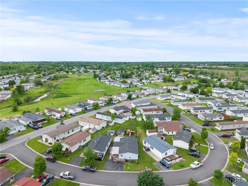 909 Hollywood Dr, Lockport-town, New York 14094, Lockport Town, New York 14094, 3 Bedrooms Bedrooms, 8 Rooms Rooms,2 BathroomsBathrooms,Residential,Closed,909 Hollywood Dr, Lockport-town, New York 14094,0,B1612299