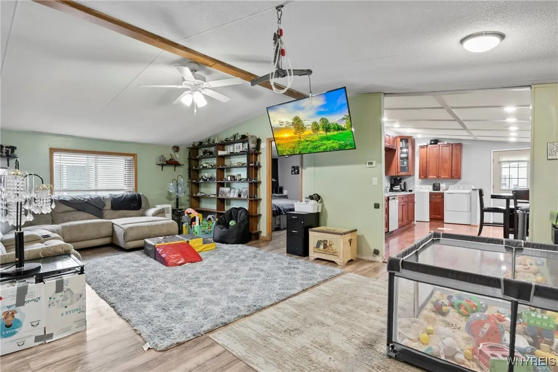 909 Hollywood Dr, Lockport-town, New York 14094, Lockport Town, New York 14094, 3 Bedrooms Bedrooms, 8 Rooms Rooms,2 BathroomsBathrooms,Residential,Closed,909 Hollywood Dr, Lockport-town, New York 14094,0,B1612299
