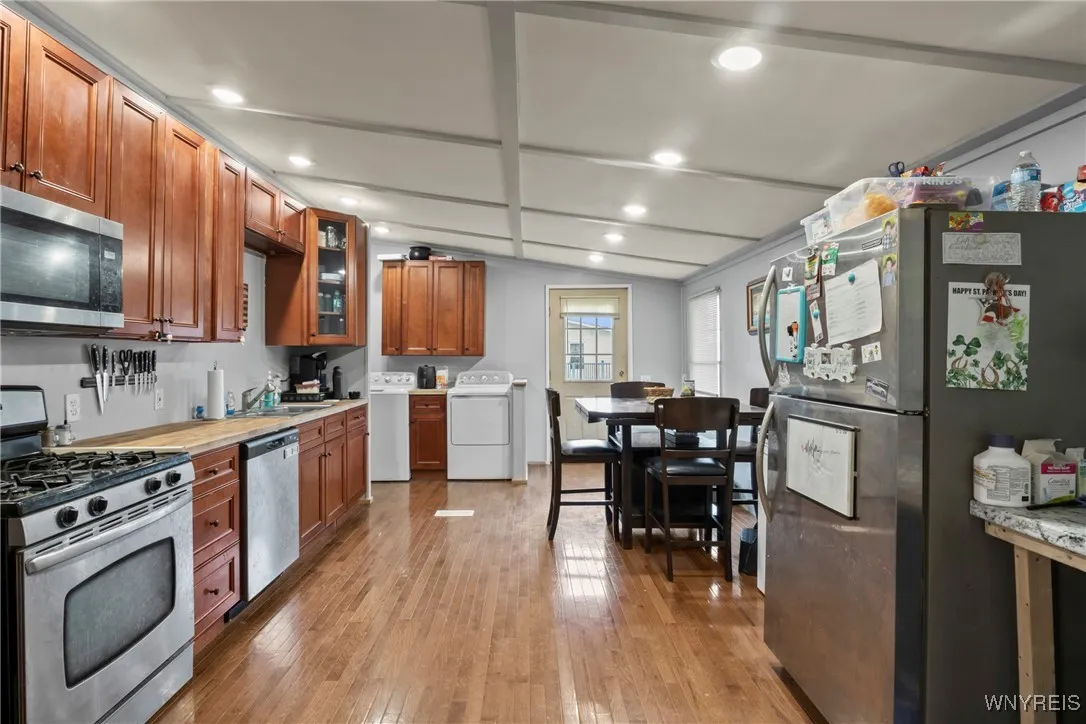 909 Hollywood Dr, Lockport-town, New York 14094, Lockport Town, New York 14094, 3 Bedrooms Bedrooms, 8 Rooms Rooms,2 BathroomsBathrooms,Residential,Closed,909 Hollywood Dr, Lockport-town, New York 14094,0,B1612299