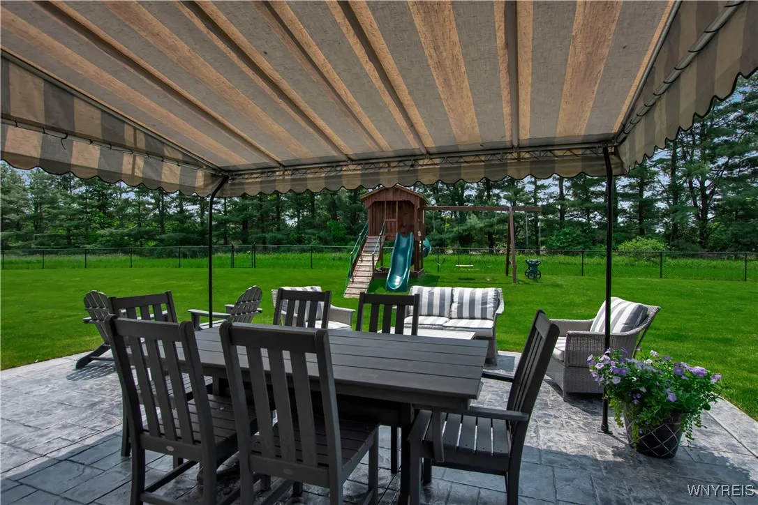 3 Golden Oak Lane, Orchard Park, New York 14127, Orchard Park, New York 14127, 4 Bedrooms Bedrooms, 10 Rooms Rooms,2 BathroomsBathrooms,Residential,Closed,3 Golden Oak Lane, Orchard Park, New York 14127,B1612132